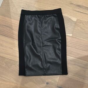 Evereve Black Knee-Length Pencil Skirt